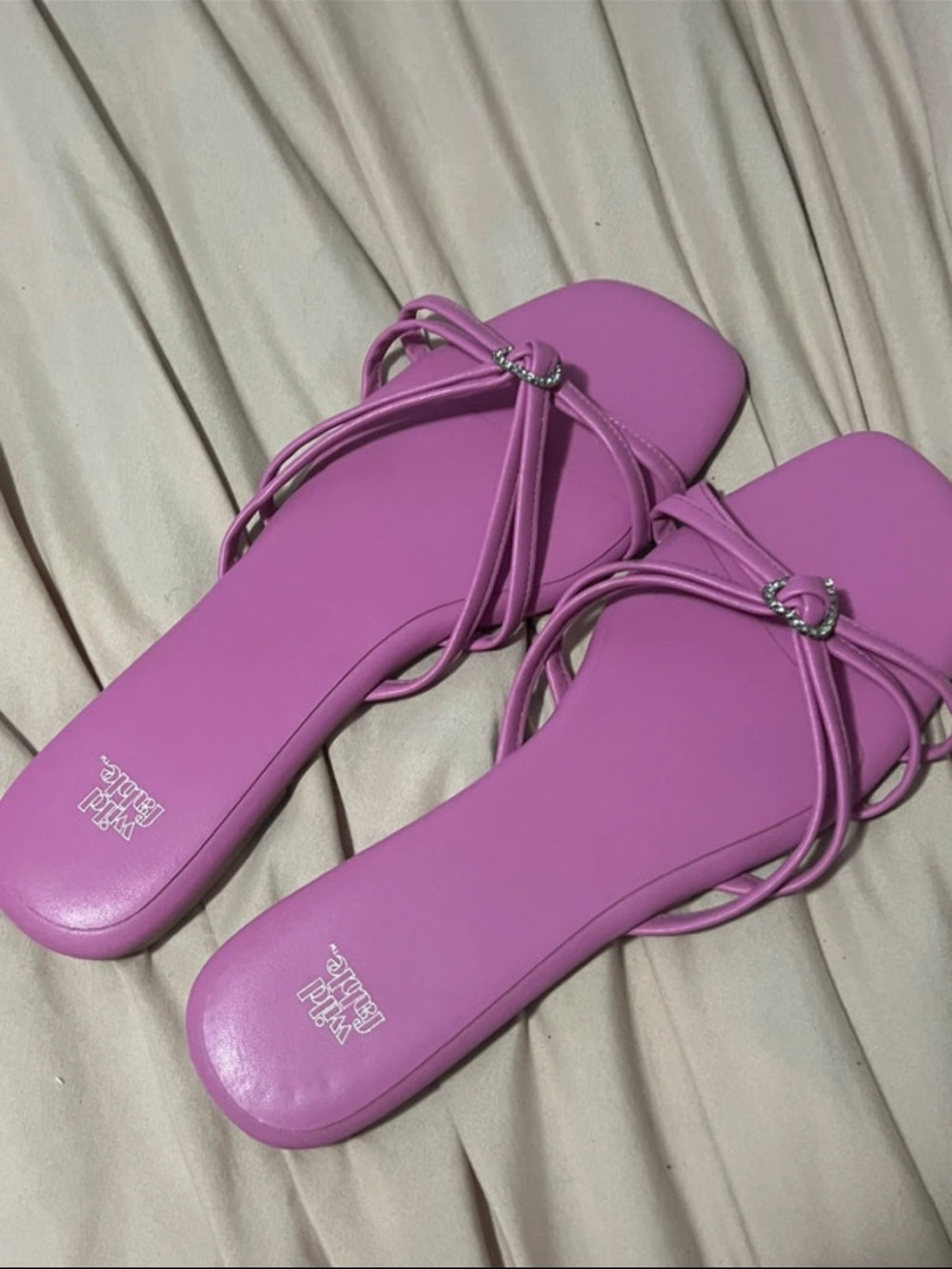 Wild Fable EUC Bright Strappy Flat Sandals - Women's 9